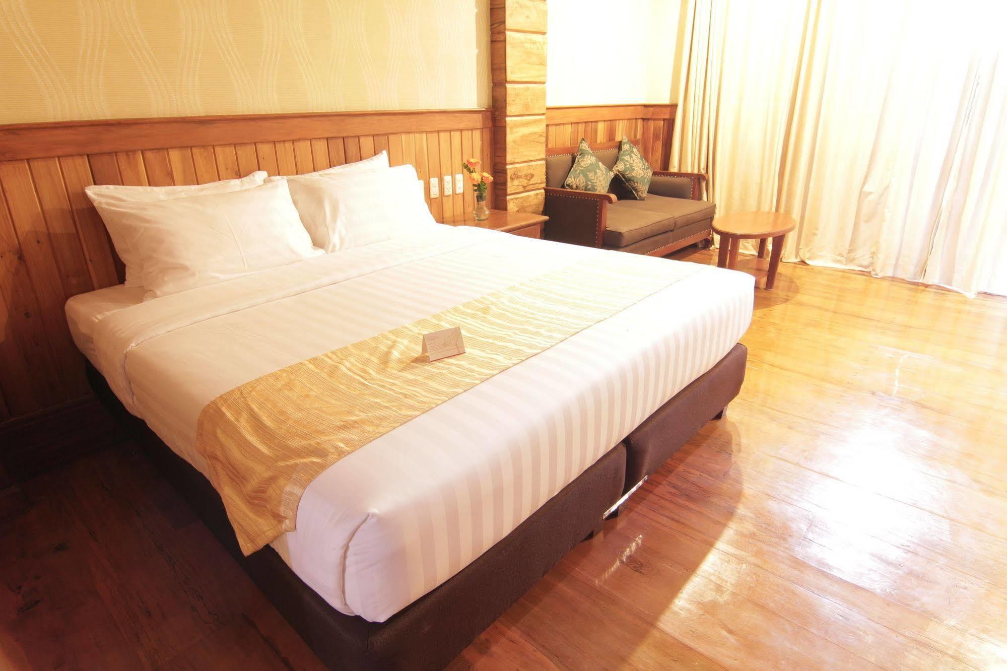 Alta D' Tagaytay Hotel Tagaytay City Екстериор снимка